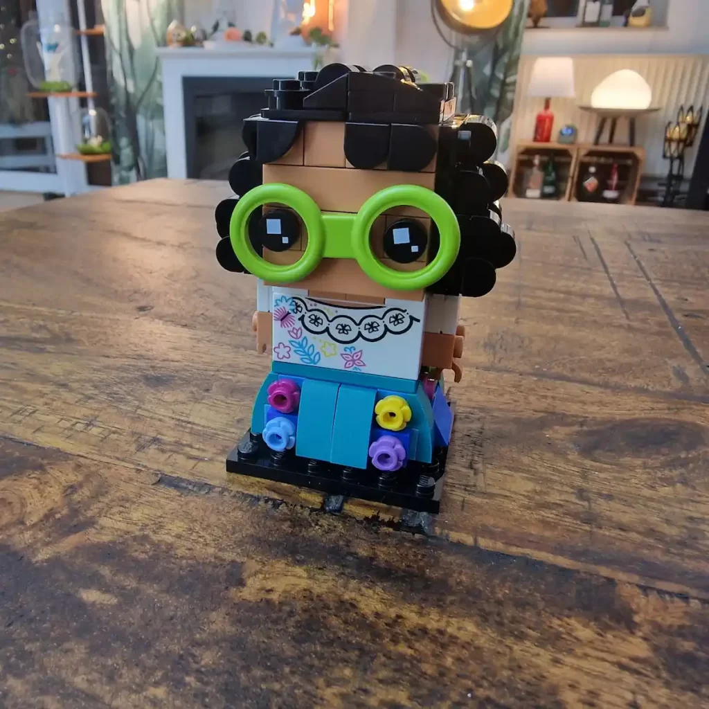 LEGO Brick Headz 40753 Mirabel Madrigal reviewed by angelofdeathWHV with glass
