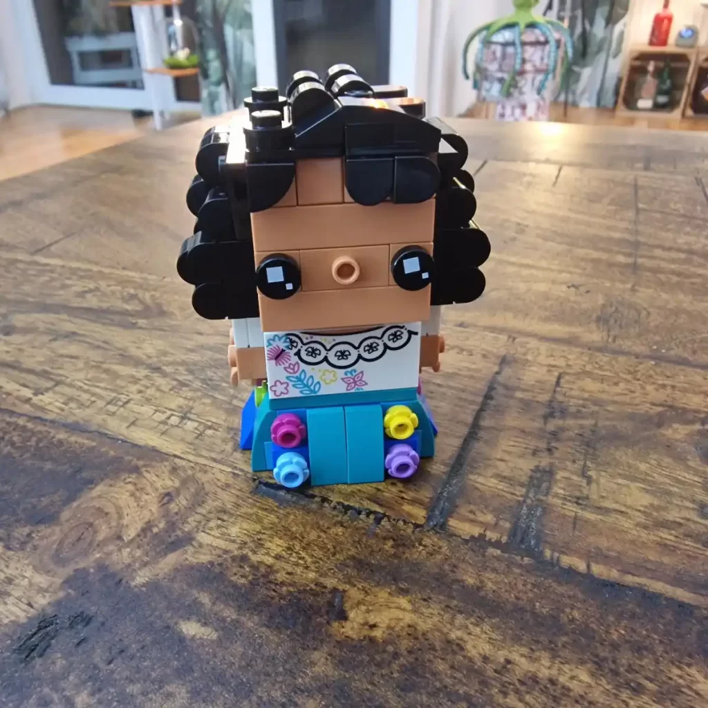 LEGO Brick Headz 40753 Mirabel Madrigal reviewed by angelofdeathWHV without glass 3